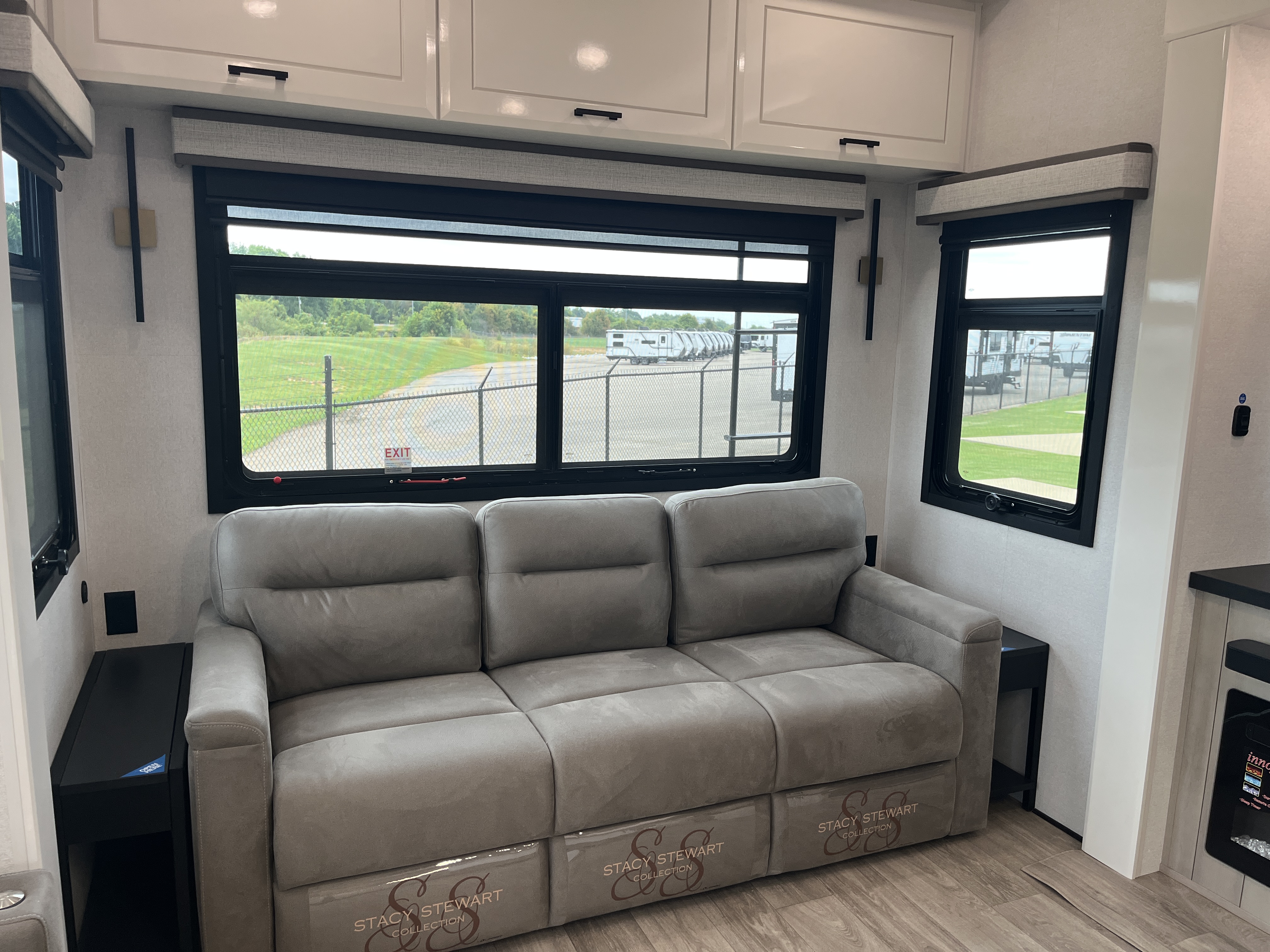 2027 JAYCO PINNACLE 32RLTS - Image 19
