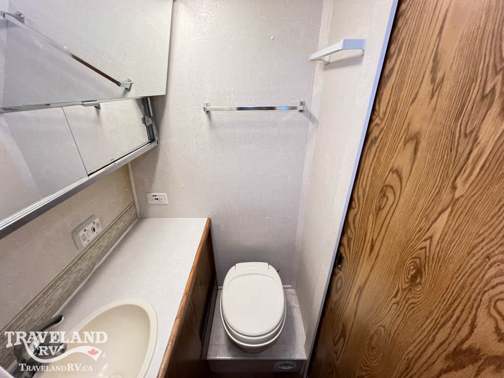 2001 AIRSTREAM SAFARI 25RBT - Image 33