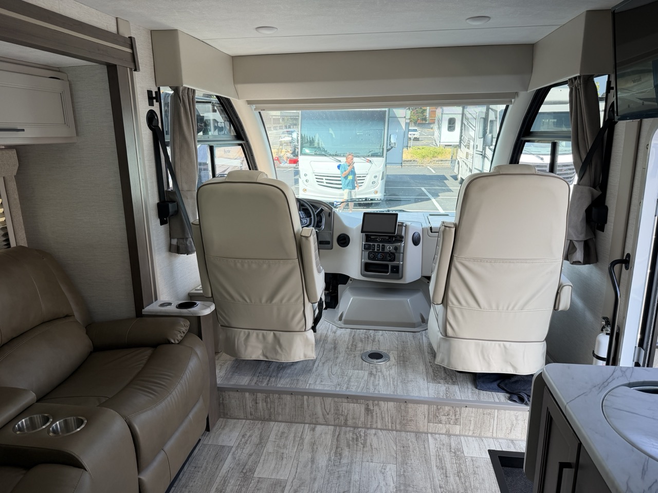 2025 Thor Motor Coach Freedom Traveler A24 - Image 17