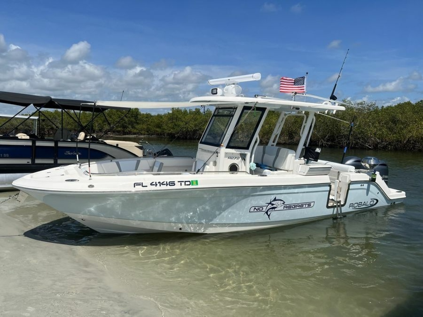 2022 Robalo R272 - Image 7