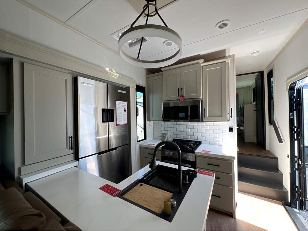 2026 GRAND DESIGN SOLITUDE 414LJMJ - Image 12