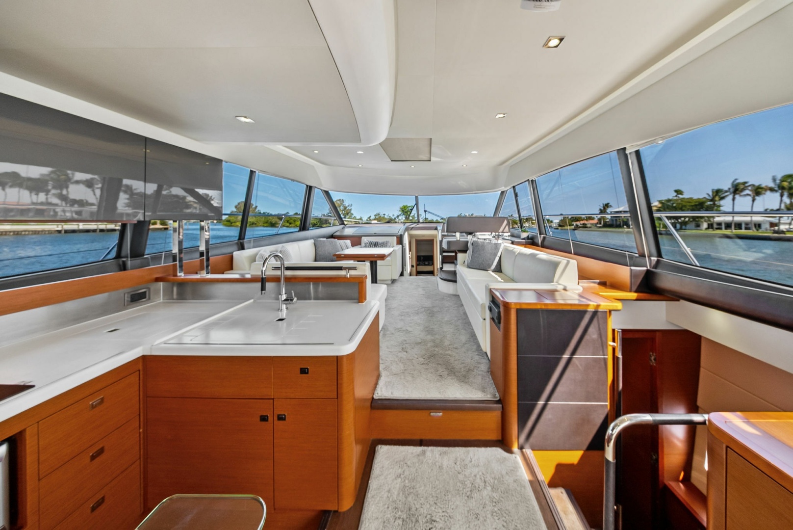 2015 Prestige 550 Base - Image 24