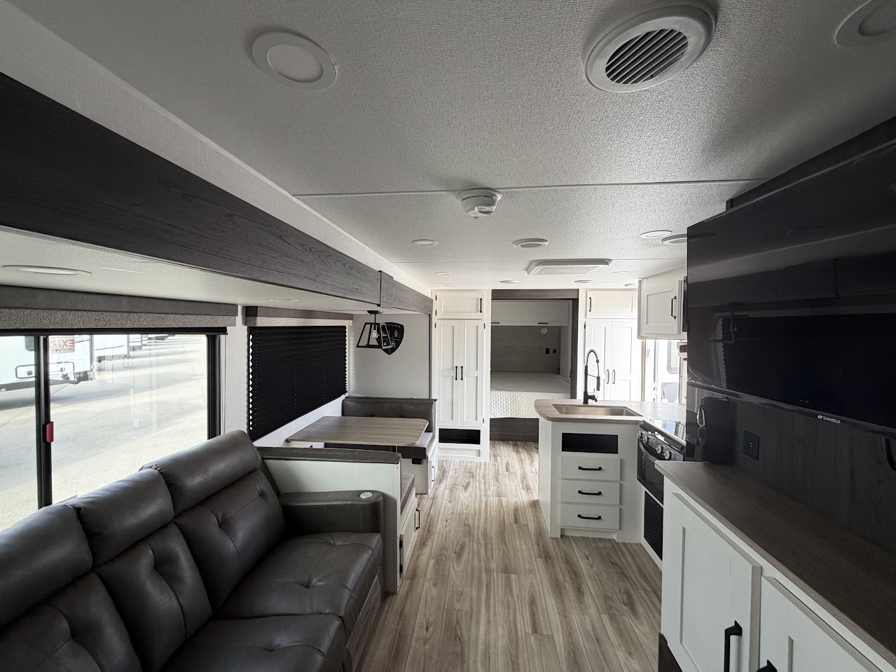 2027 VENTURE RV SIENNA 281VQB - Image 11