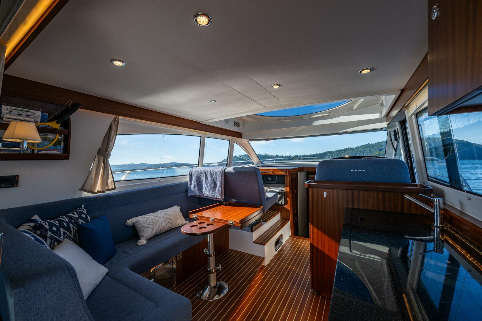 2023 Nimbus 405 Flybridge - Image 18