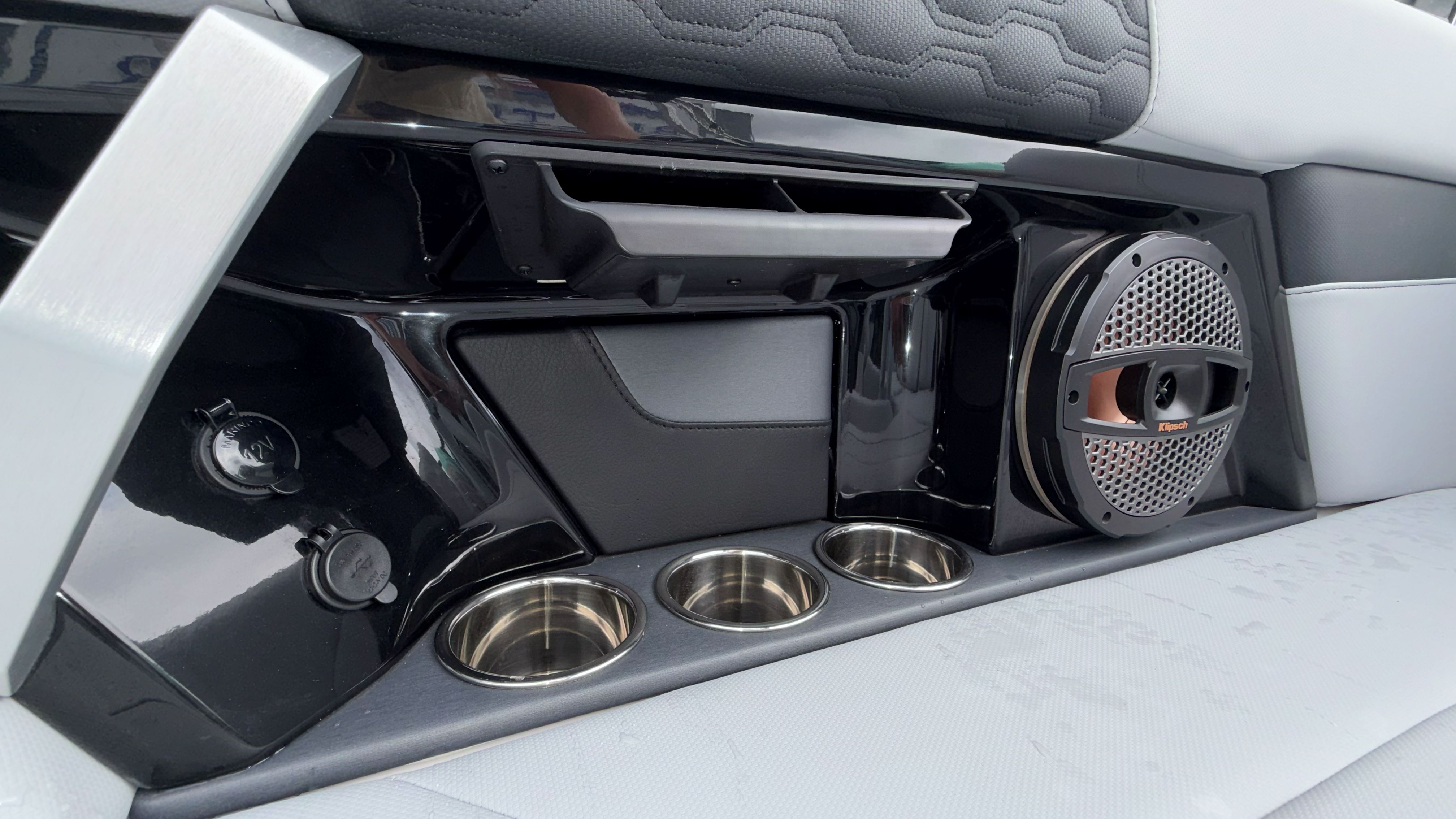 2024 MasterCraft XT25 - Image 35