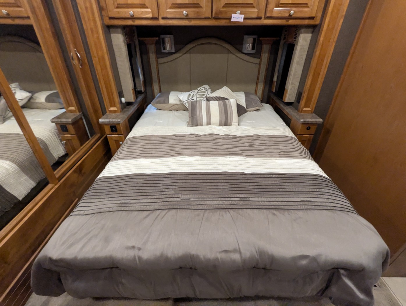 2016 Tiffin Allegro Red 38 QBA - Image 31