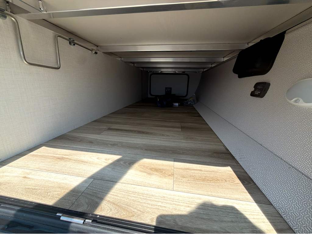 2027 VENTURE RV SPORTTREK 333VIK - Image 9