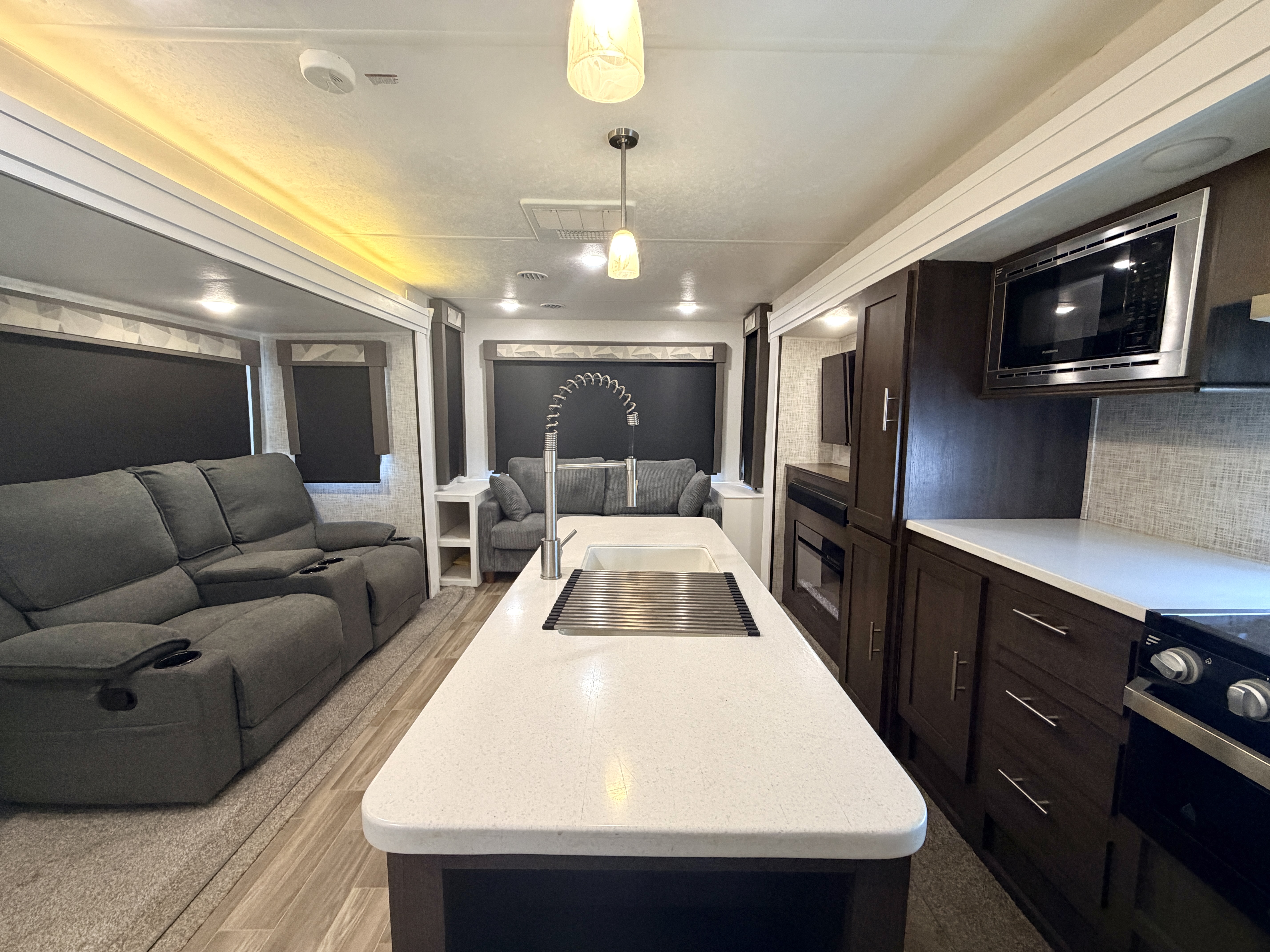 2019 Forest River Wildwood 27RE - Image 11
