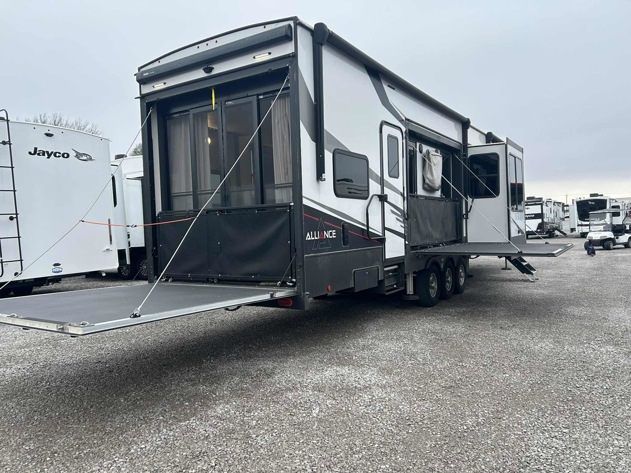 2023 Alliance RV VALOR 42V13 - Image 4
