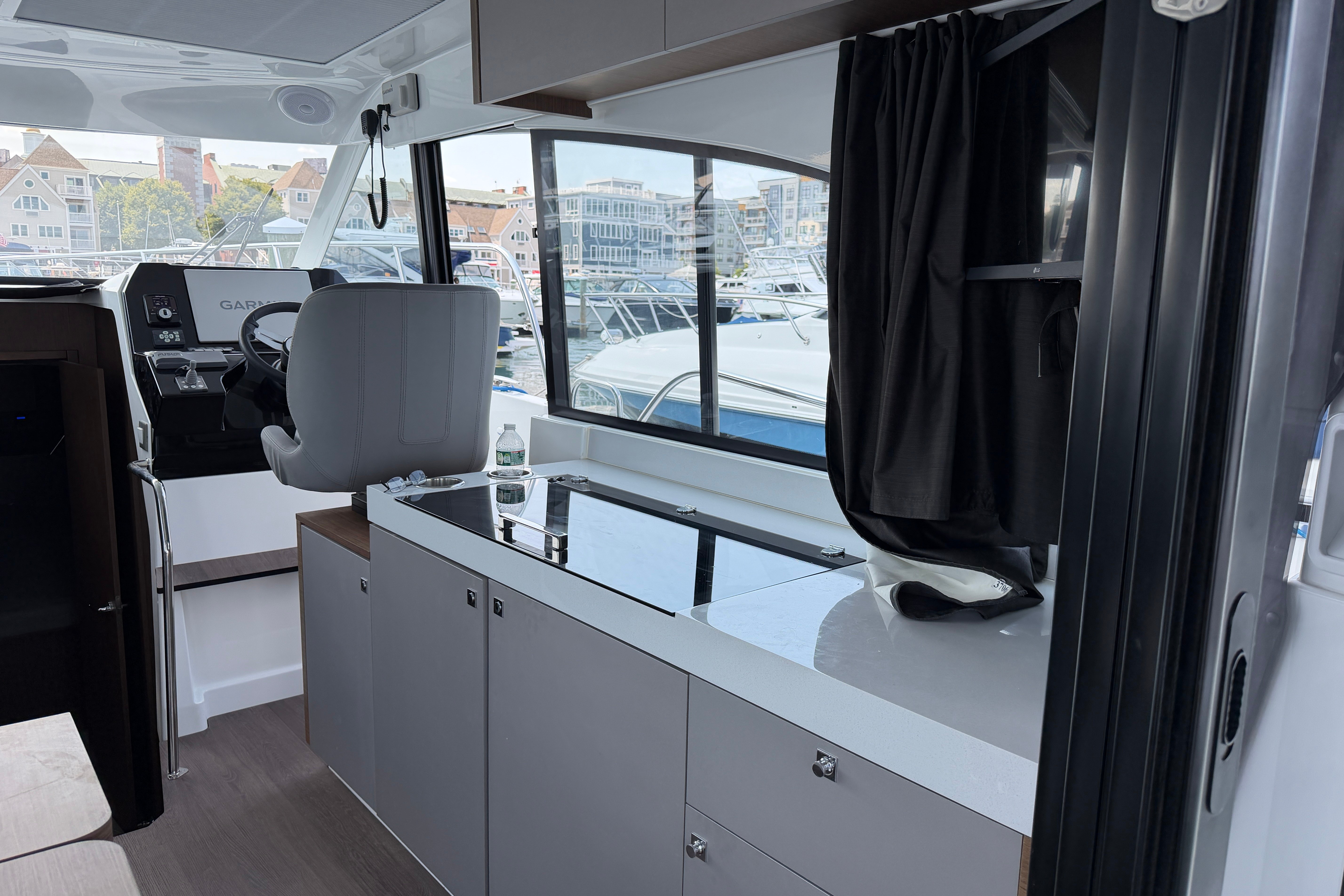 2023 Beneteau Antares 11 OB - Image 17
