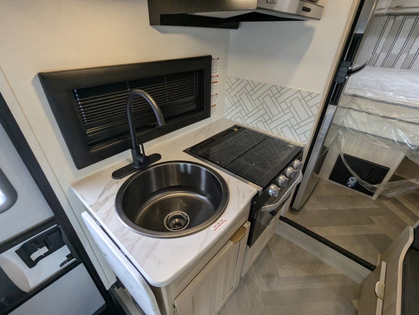 2026 Coachmen Cross Trail 23XG 4X4 - Image 24