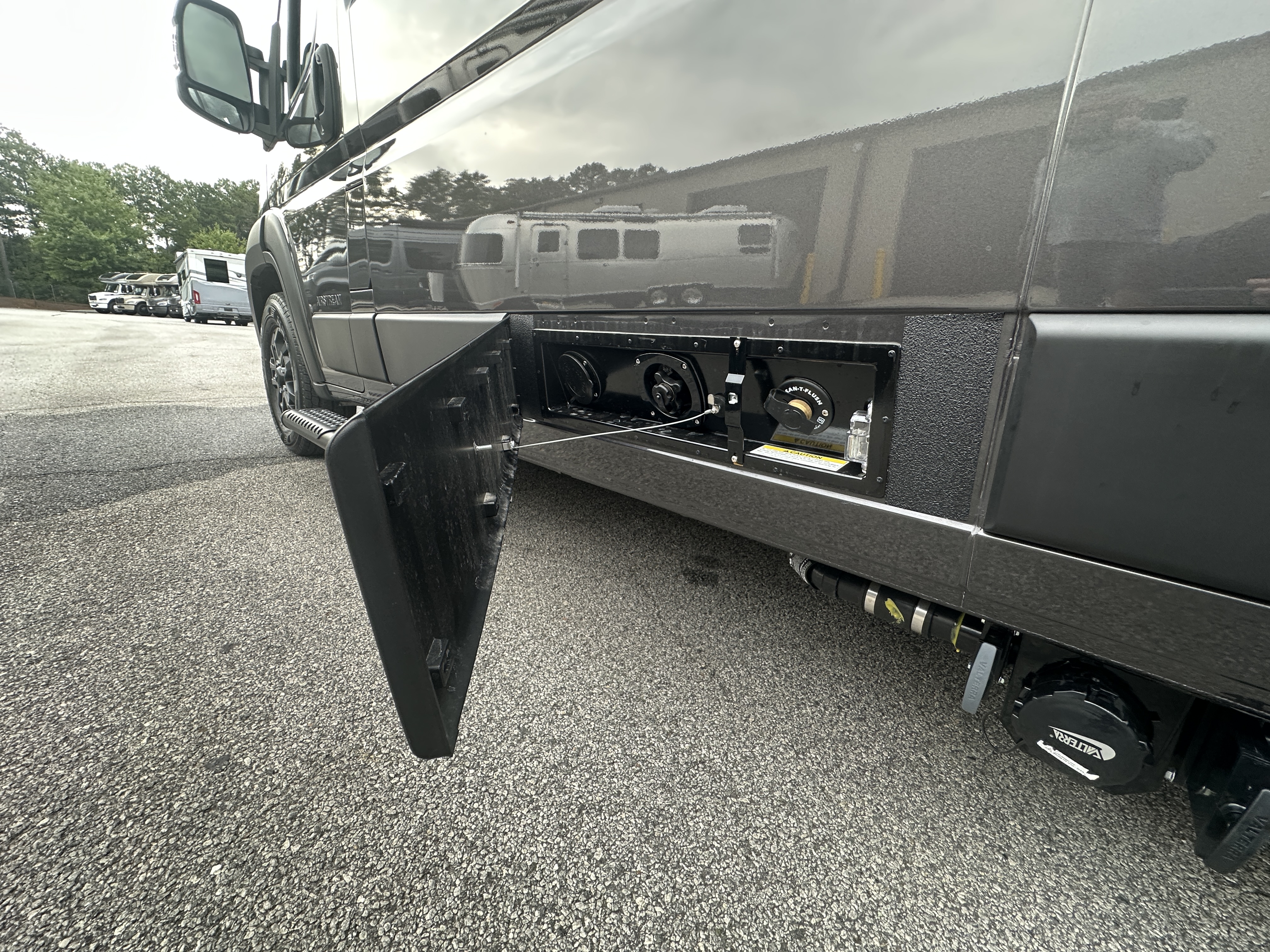 2027 Airstream Rangeline 21PS - Image 12