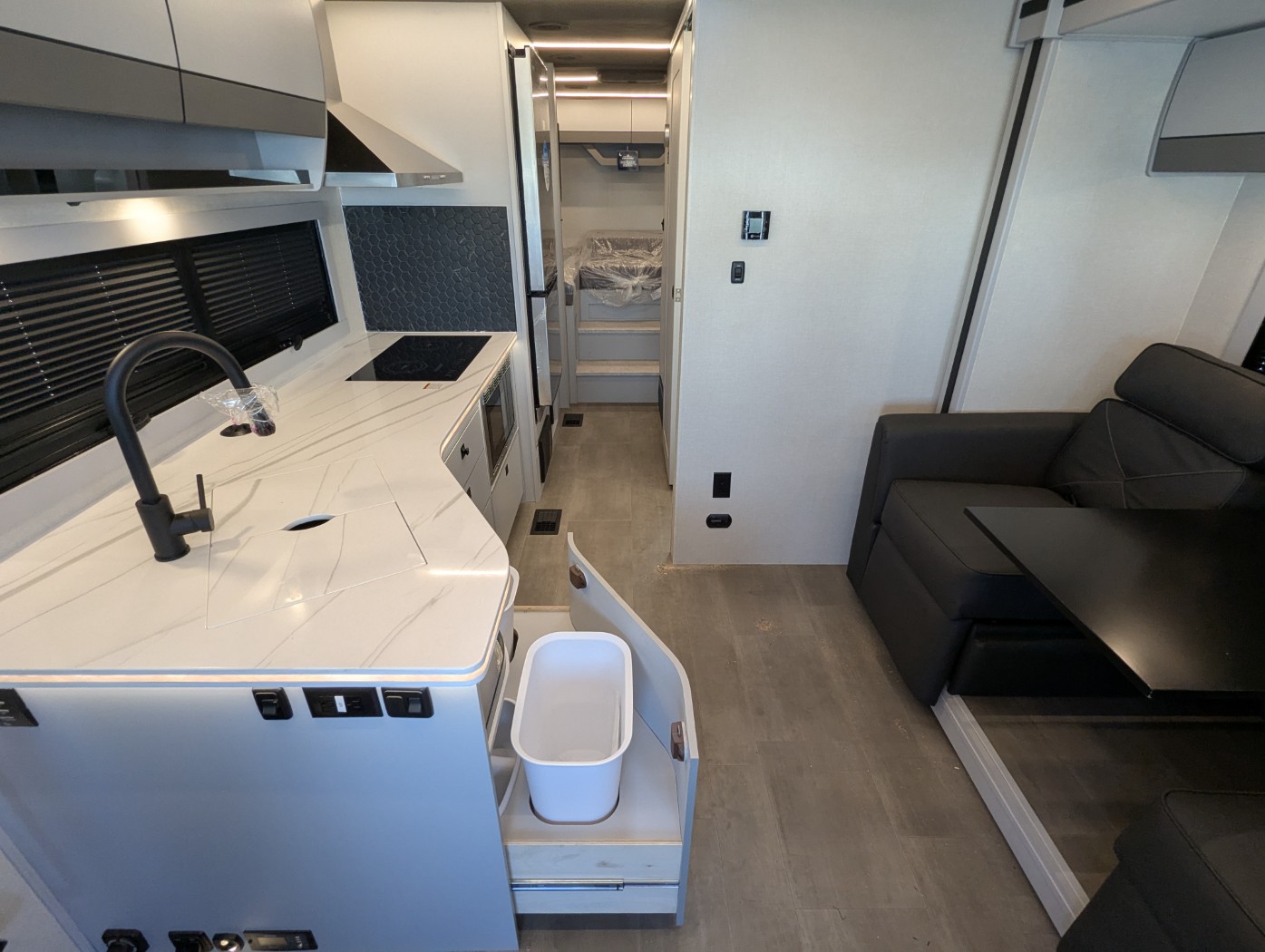2026 Coachmen Euro 25TB - Image 12