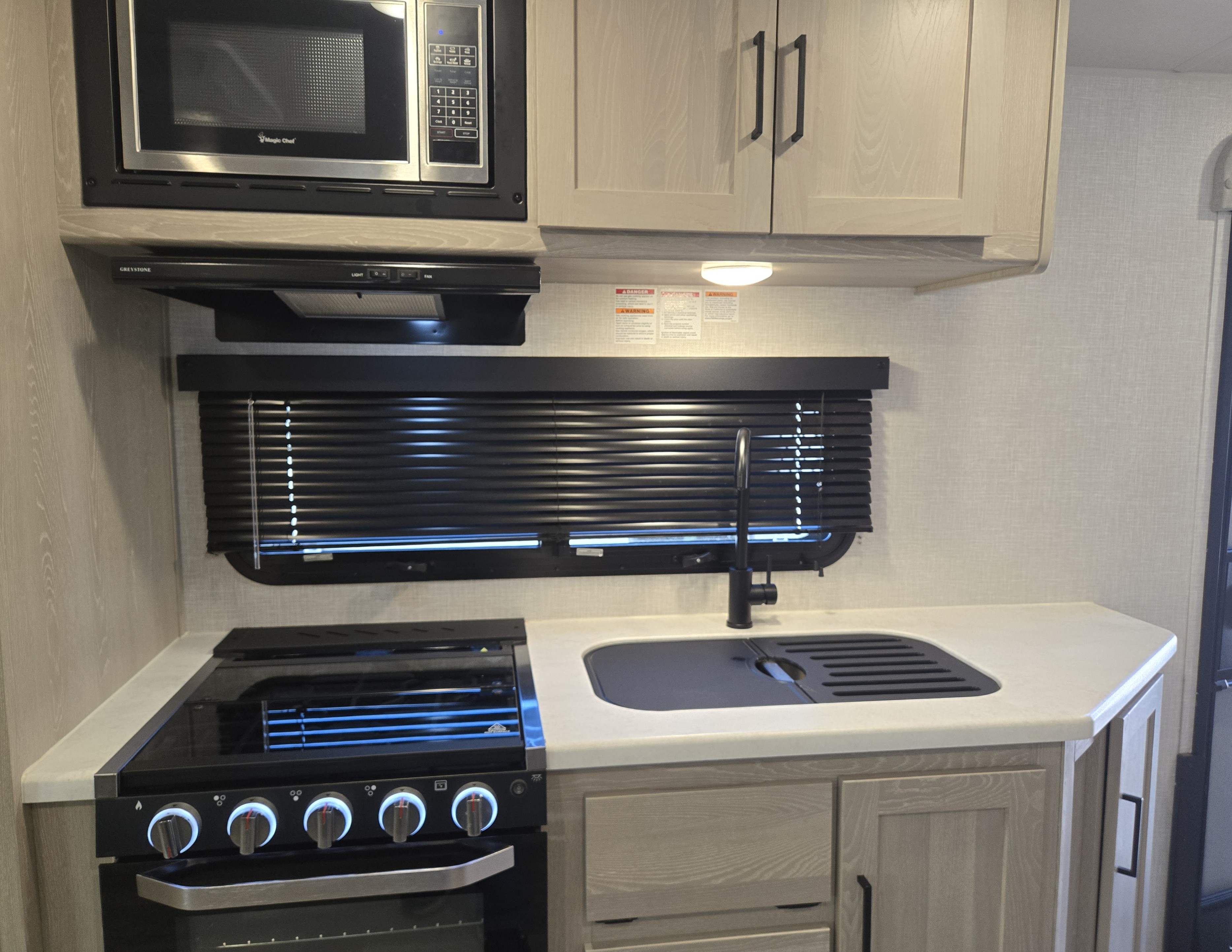 2022 Forest River Rockwood Roo 235S - Image 15