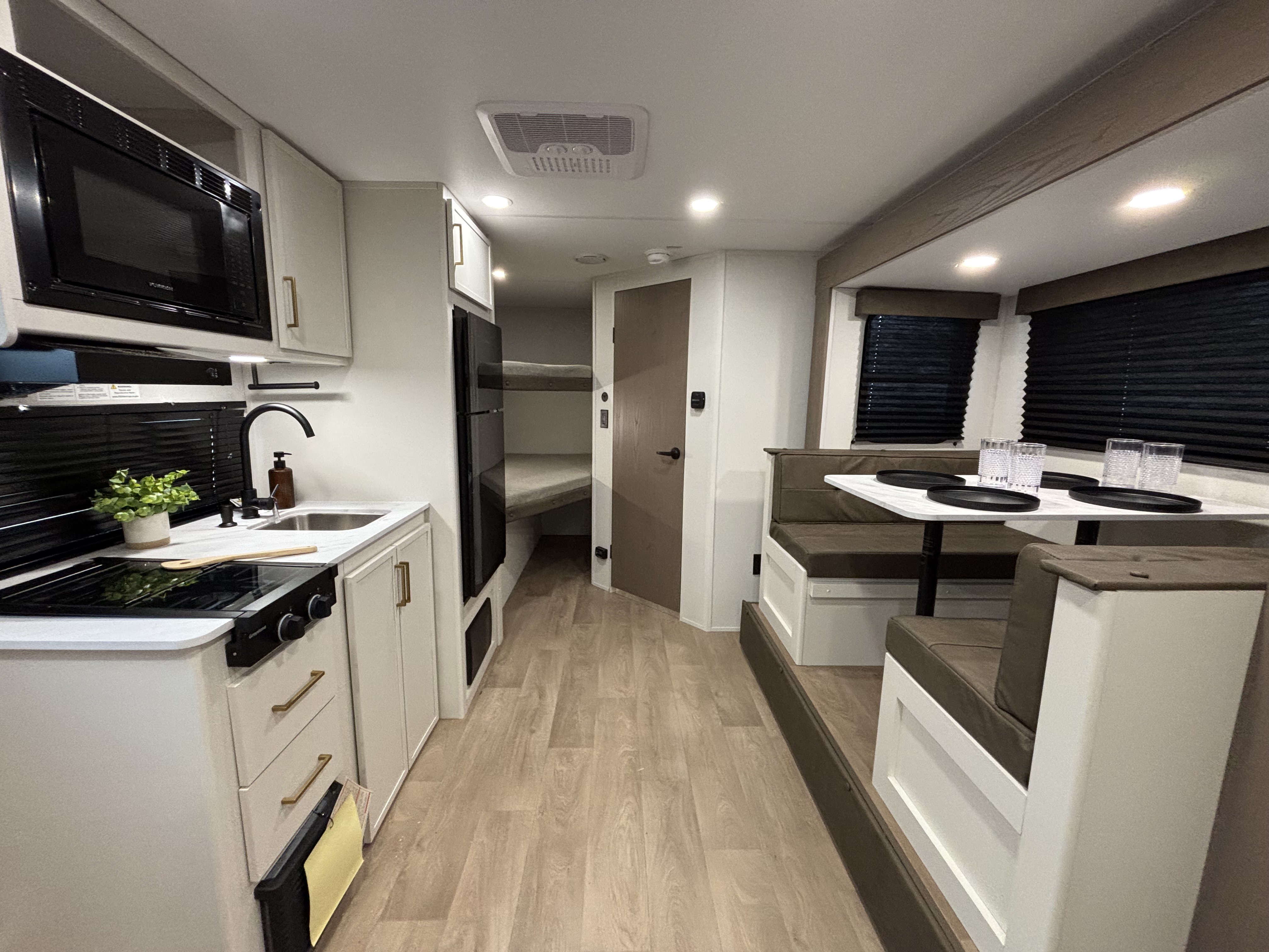 2026 Grand Design Transcend ONE 161DB - Image 10