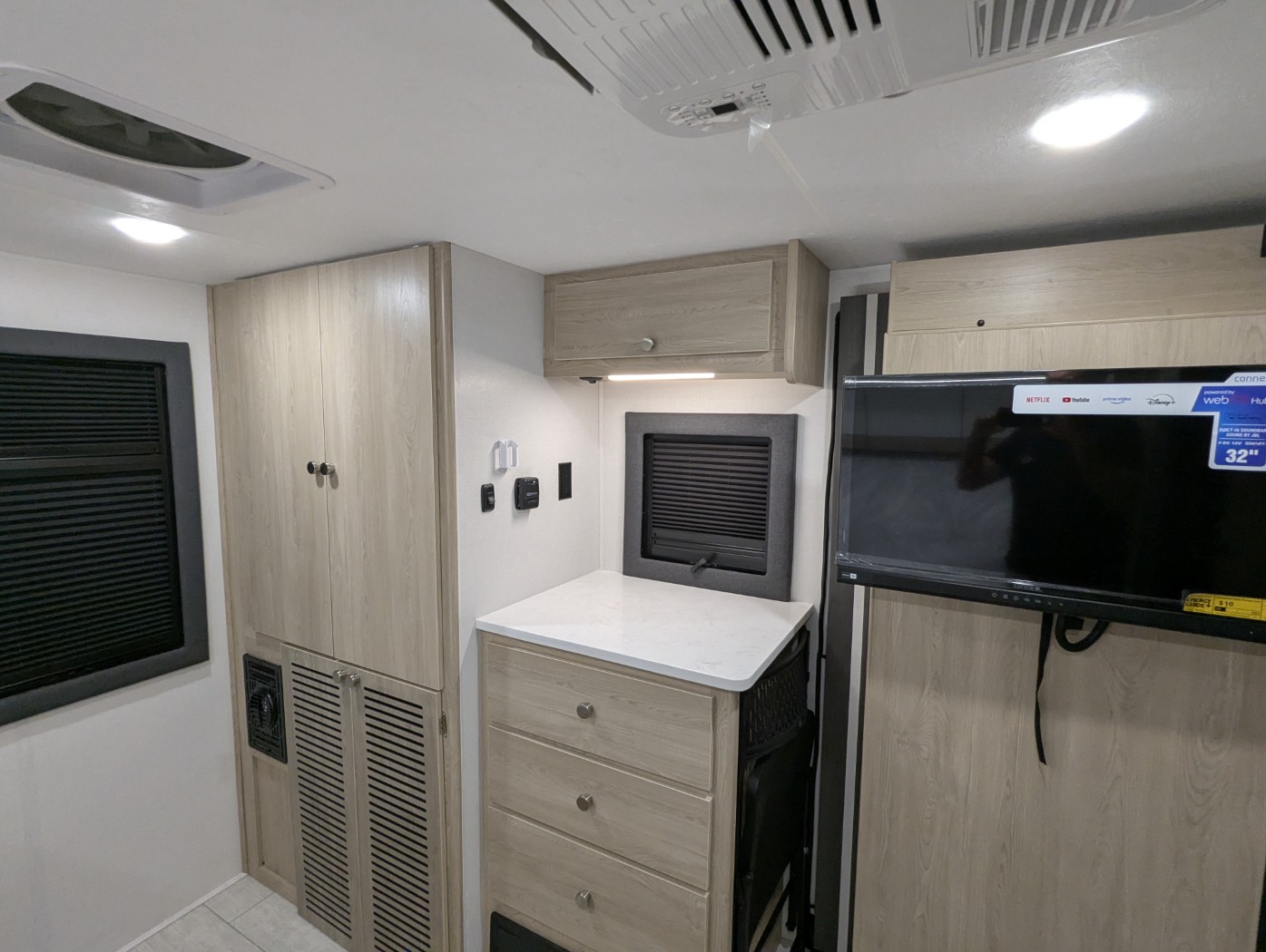 2026 Coachmen Entourage 340BH - Image 34