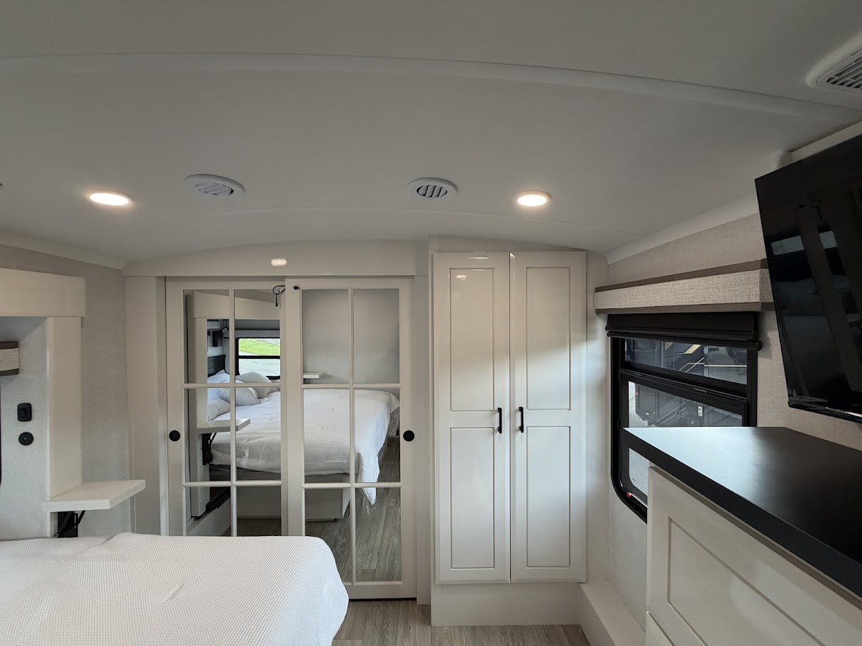 2027 JAYCO PINNACLE 32RLTS - Image 45