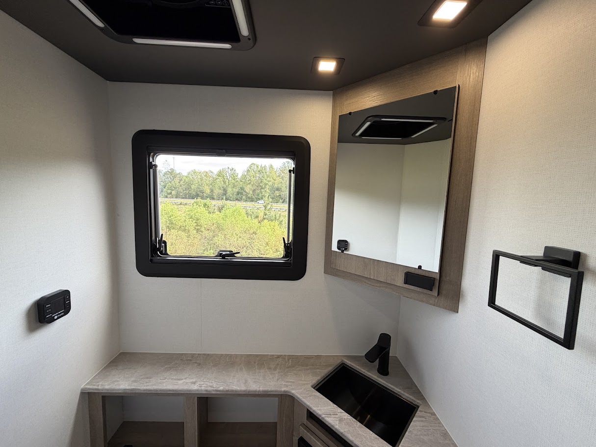 2027 GRAND DESIGN LINEAGE SERIESE 30DC - Image 52