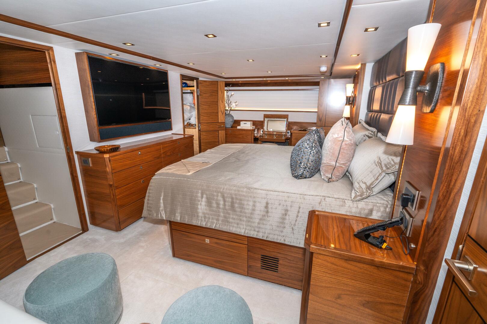 2025 Viking 90 Convertible - Image 35