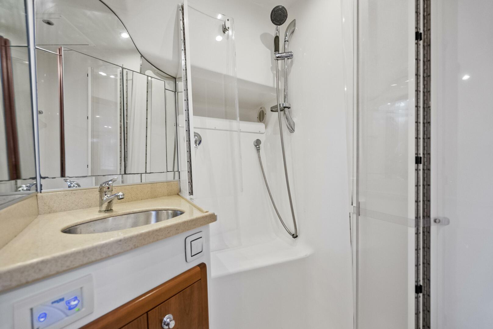 2018 Albemarle 41 Express - Image 23