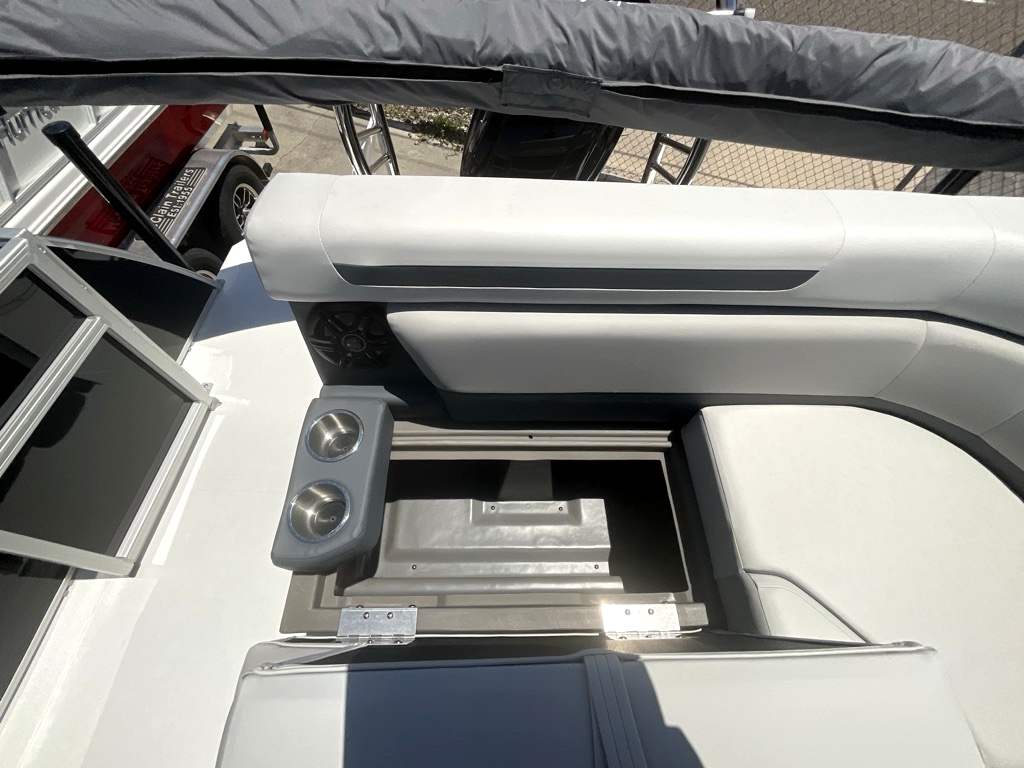 2027 HURRICANE 2027 FUNDECK 2260 REF - Image 25