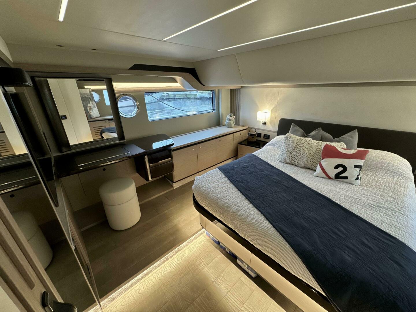 2023 Absolute 52 Navetta - Image 15