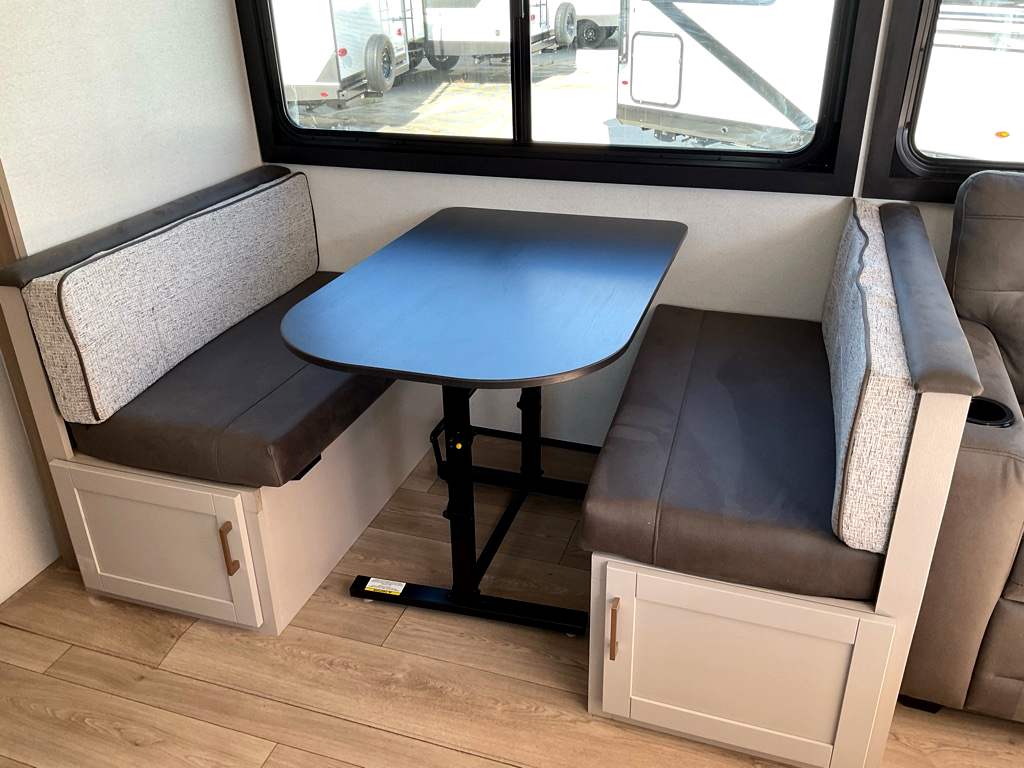 2027 JAYCO Jay Feather 33BH - Image 15
