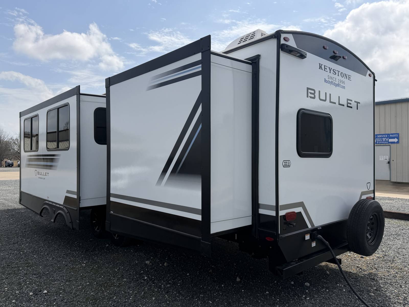 2026 Keystone Bullet Premium 330BKQ - Image 5