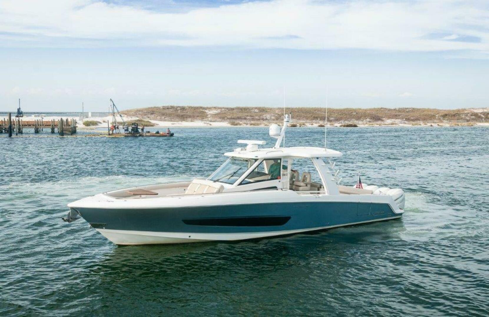 2018 Boston Whaler 420 Outrage - Image 32