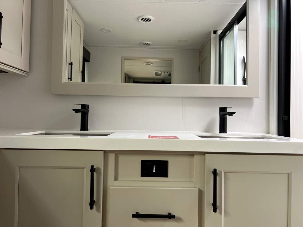 2026 GRAND DESIGN SOLITUDE 380FL - Image 22