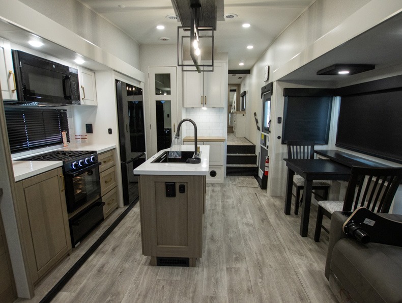 2026 Jayco Eagle 321RSTS - Image 13