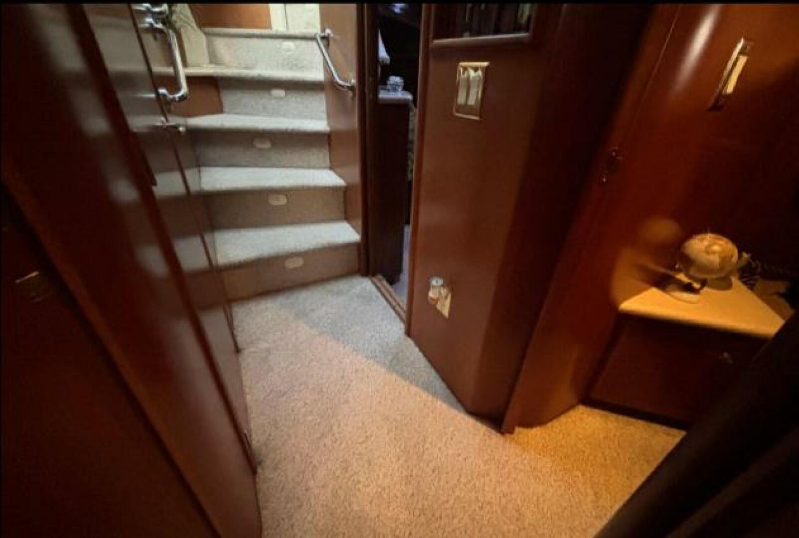 1998 Carver 530 Voyager - Image 27