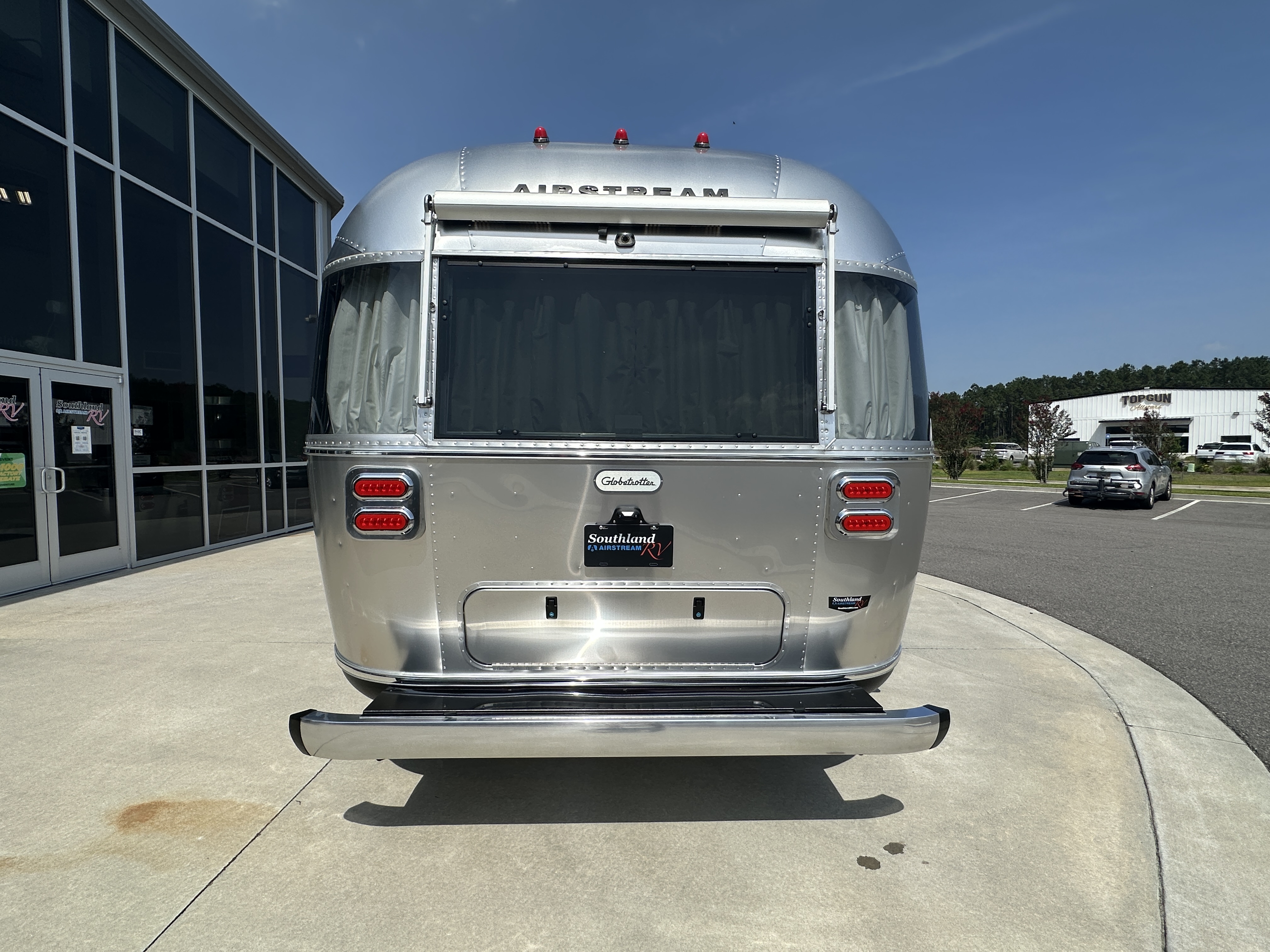 2027 Airstream Globetrotter 25FBT - Image 5