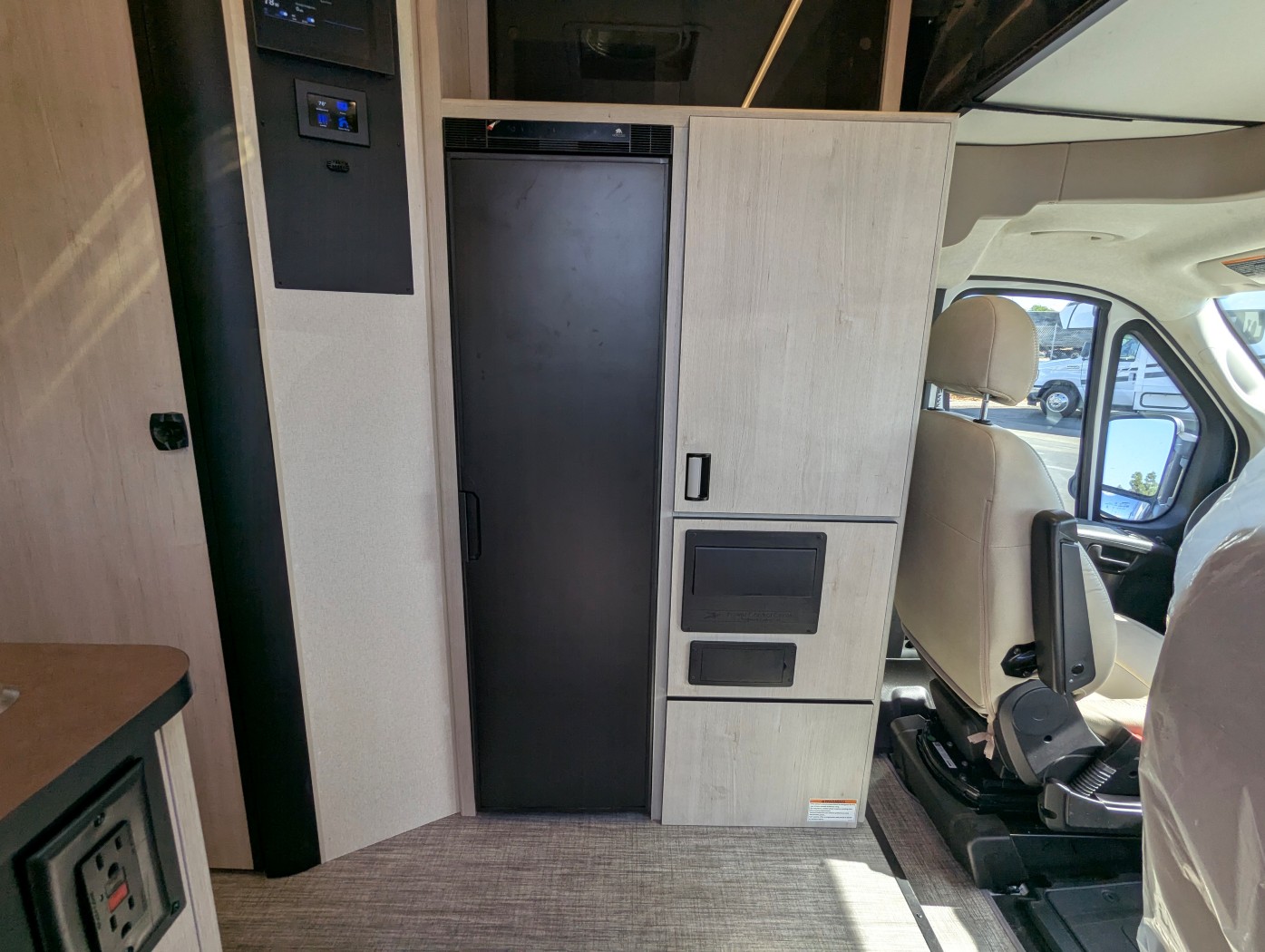 2027 Winnebago Elora 19DC - Image 11