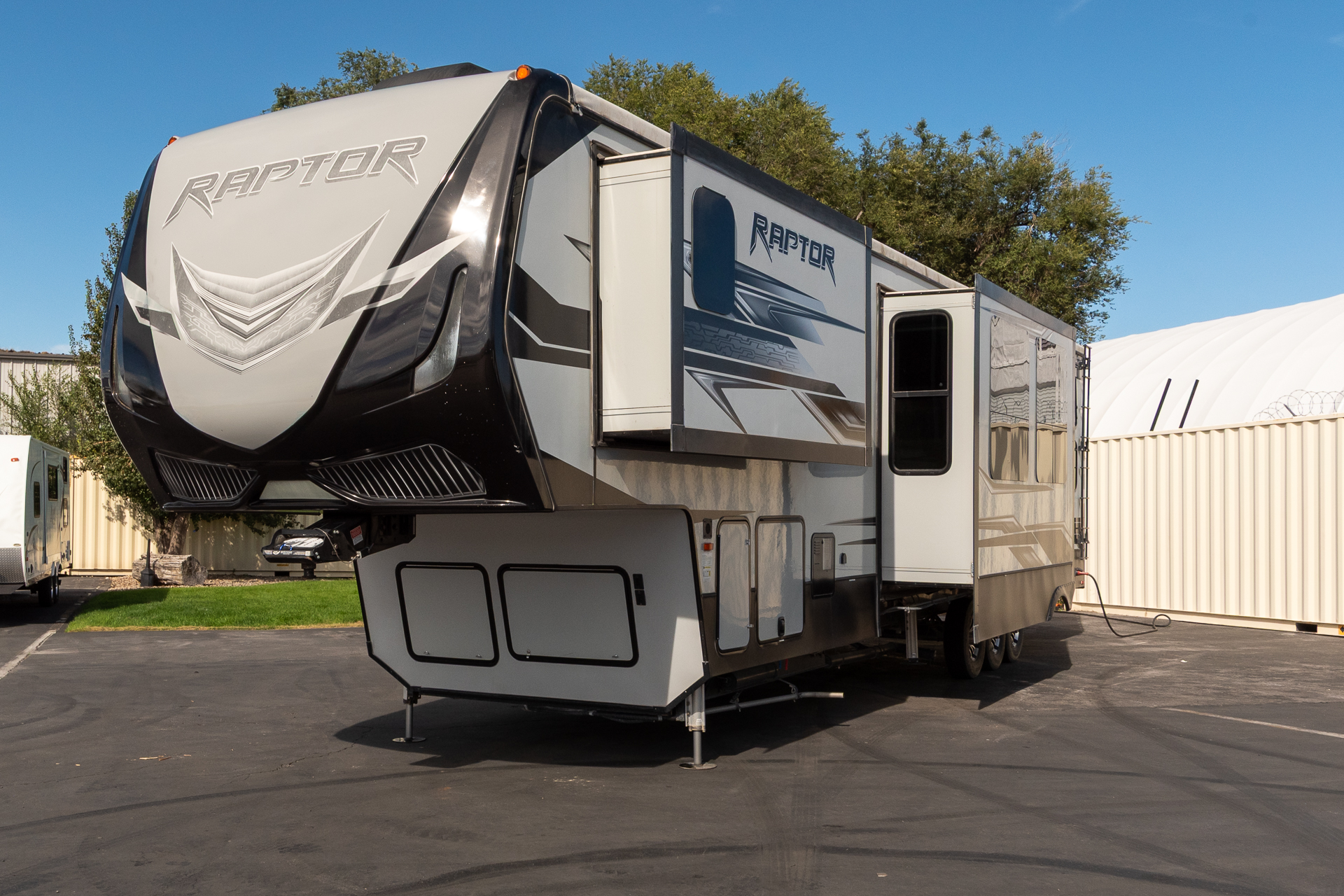 2017 Keystone Raptor 424TS - Image 25