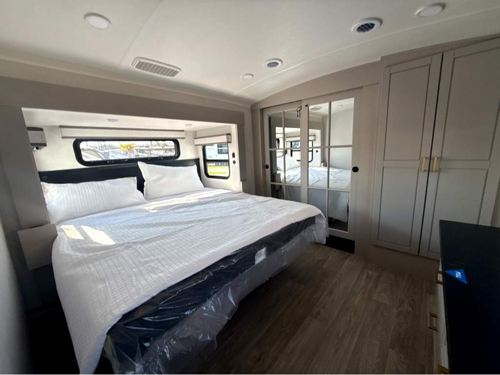 2027 JAYCO NORTH POINT 361RLBH - Image 23