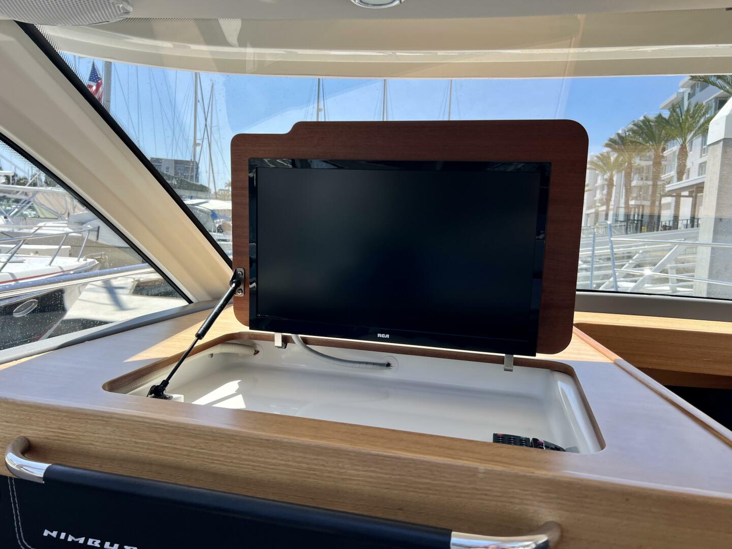 2018 Nimbus 365 Coupe - Image 54