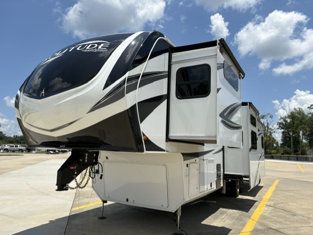 2024 GRAND DESIGN SOLITUDE 378MBS - Image 3