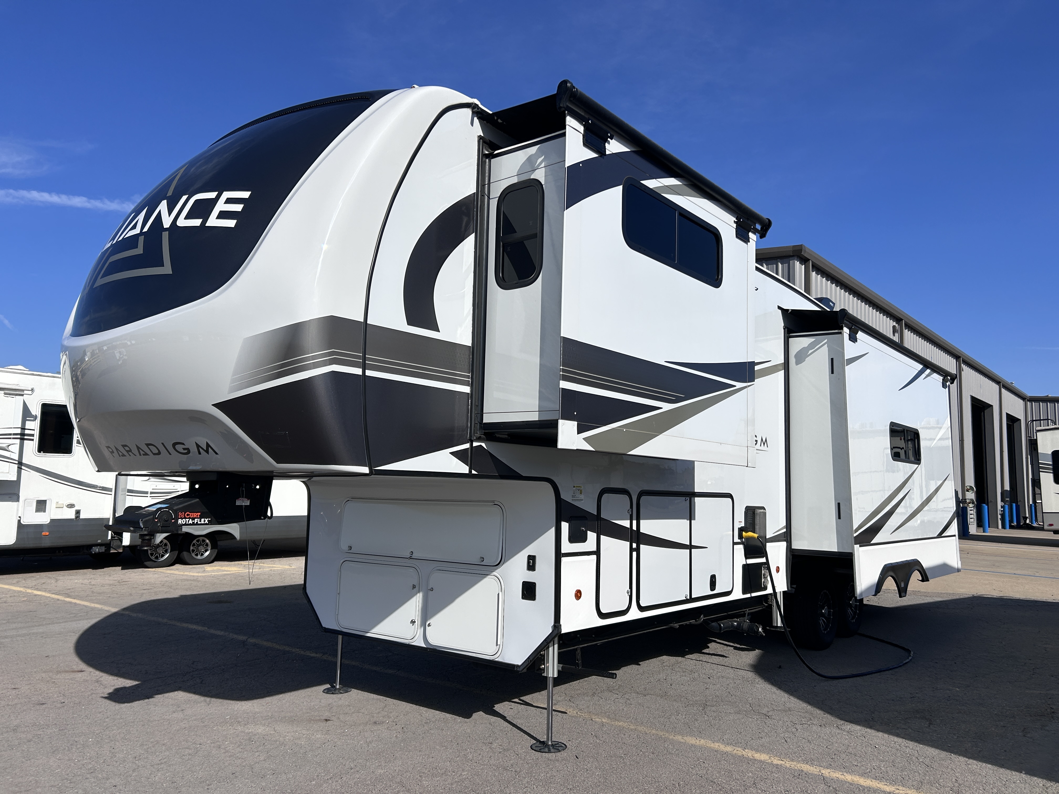 2024 Alliance RV Paradigm 310RL - Image 4