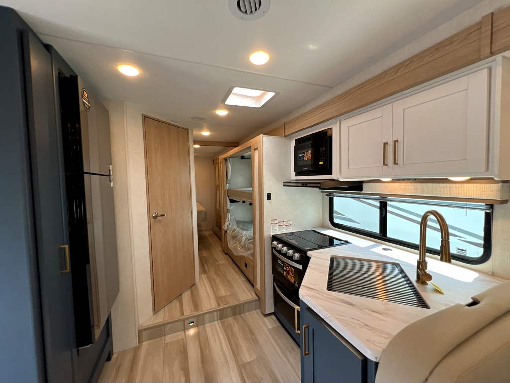 2026 THOR MOTOR COACH MAGNITUDE GA31 - Image 12