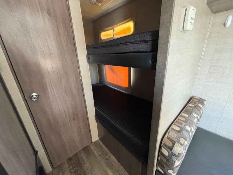 2017 Pacific Coachworks Might Lite 16BB - Image 7