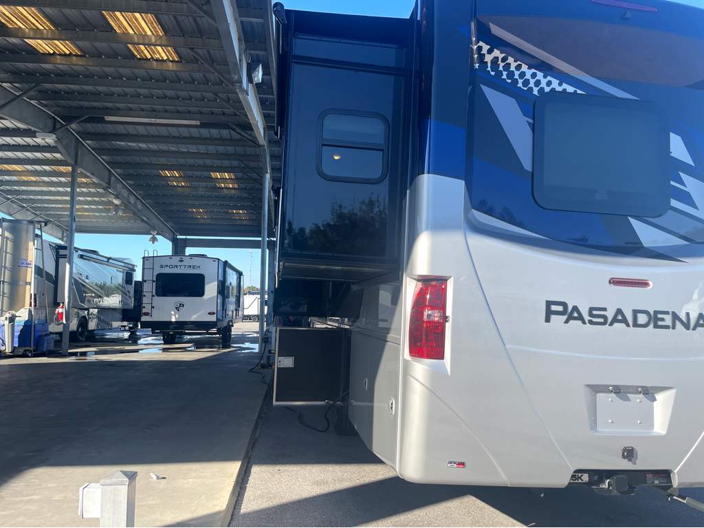 2026 THOR MOTOR COACH PASADENA 38FX - Image 3