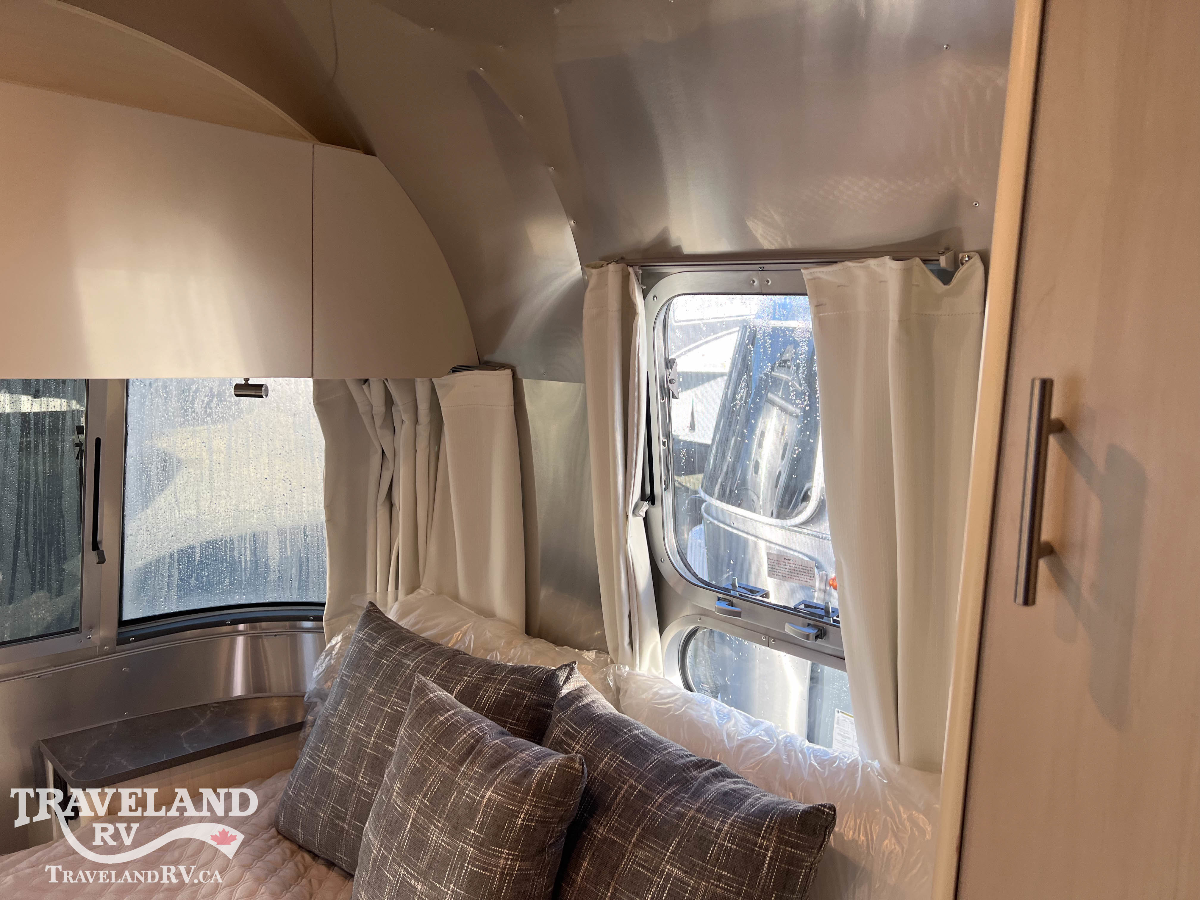 2026 Airstream Flying Cloud 23FBQ - Image 20