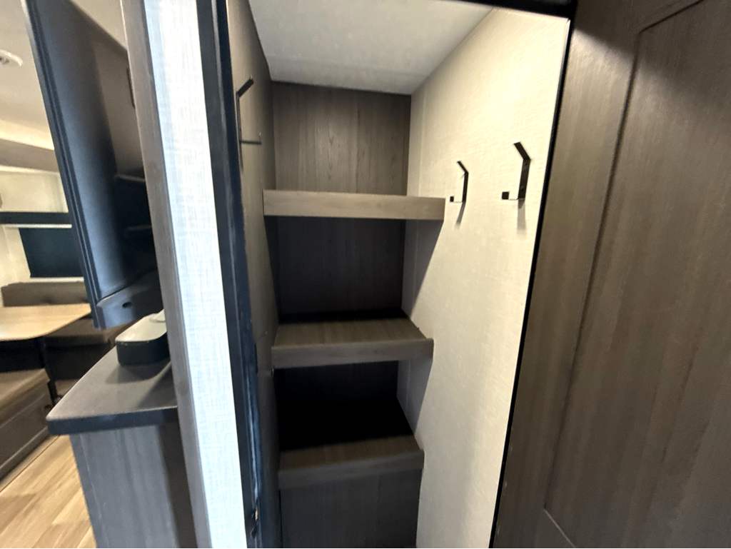 2025 VENTURE RV SPORTTREK 292VRB - Image 15