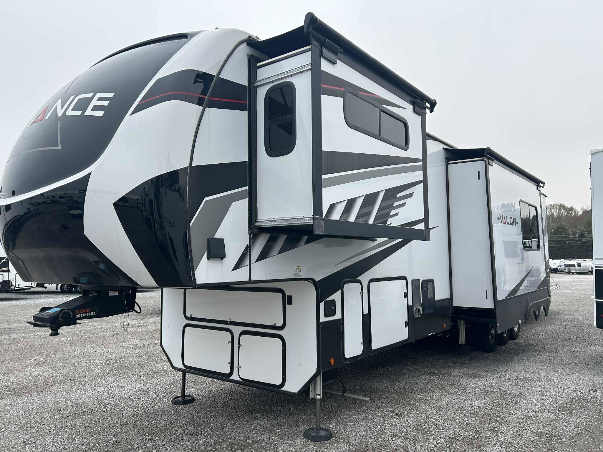 2023 Alliance RV VALOR 42V13 - Image 2
