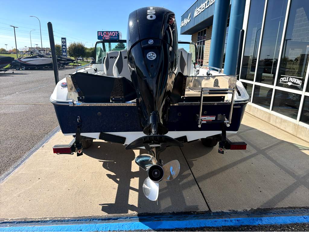2019 Larson DFX 1750 - Image 4