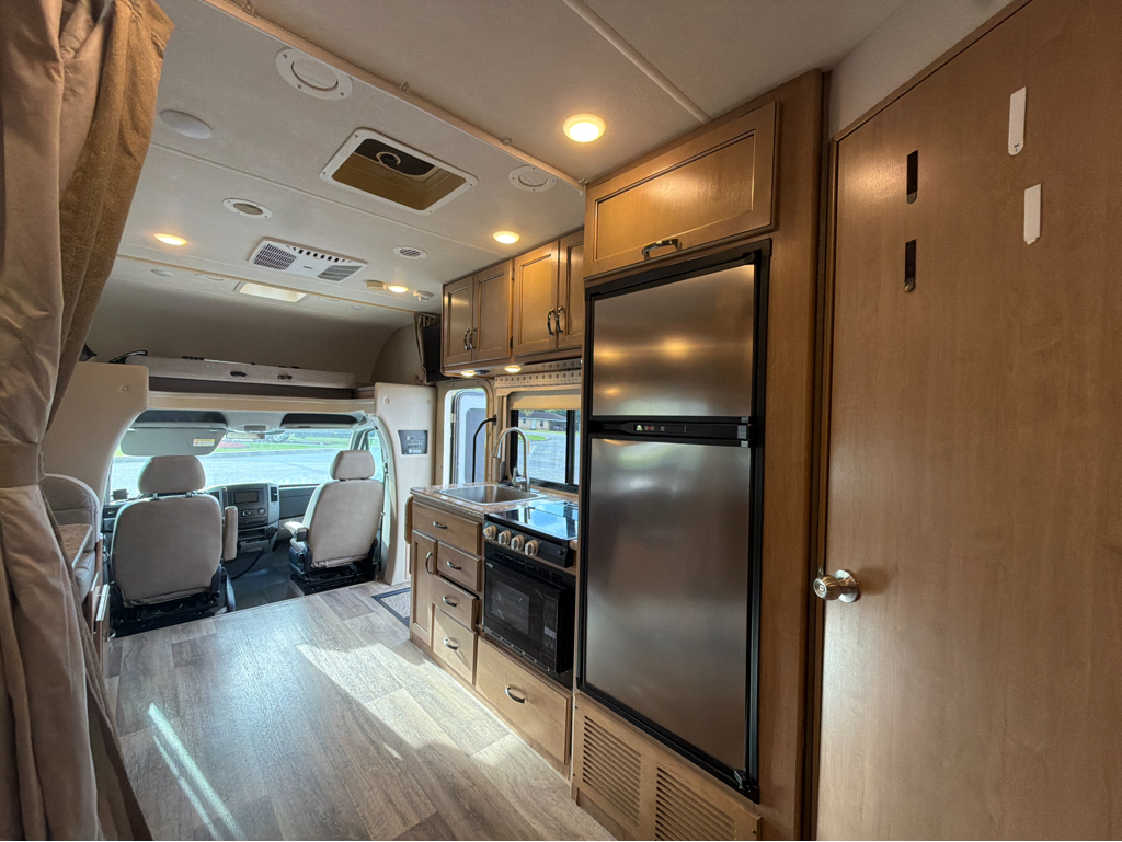 2019 Thor Motor Coach FOUR WINDS 24WS - Image 24