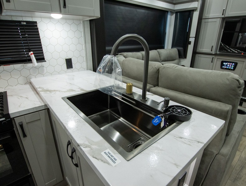 2026 Jayco Seismic 399 - Image 10