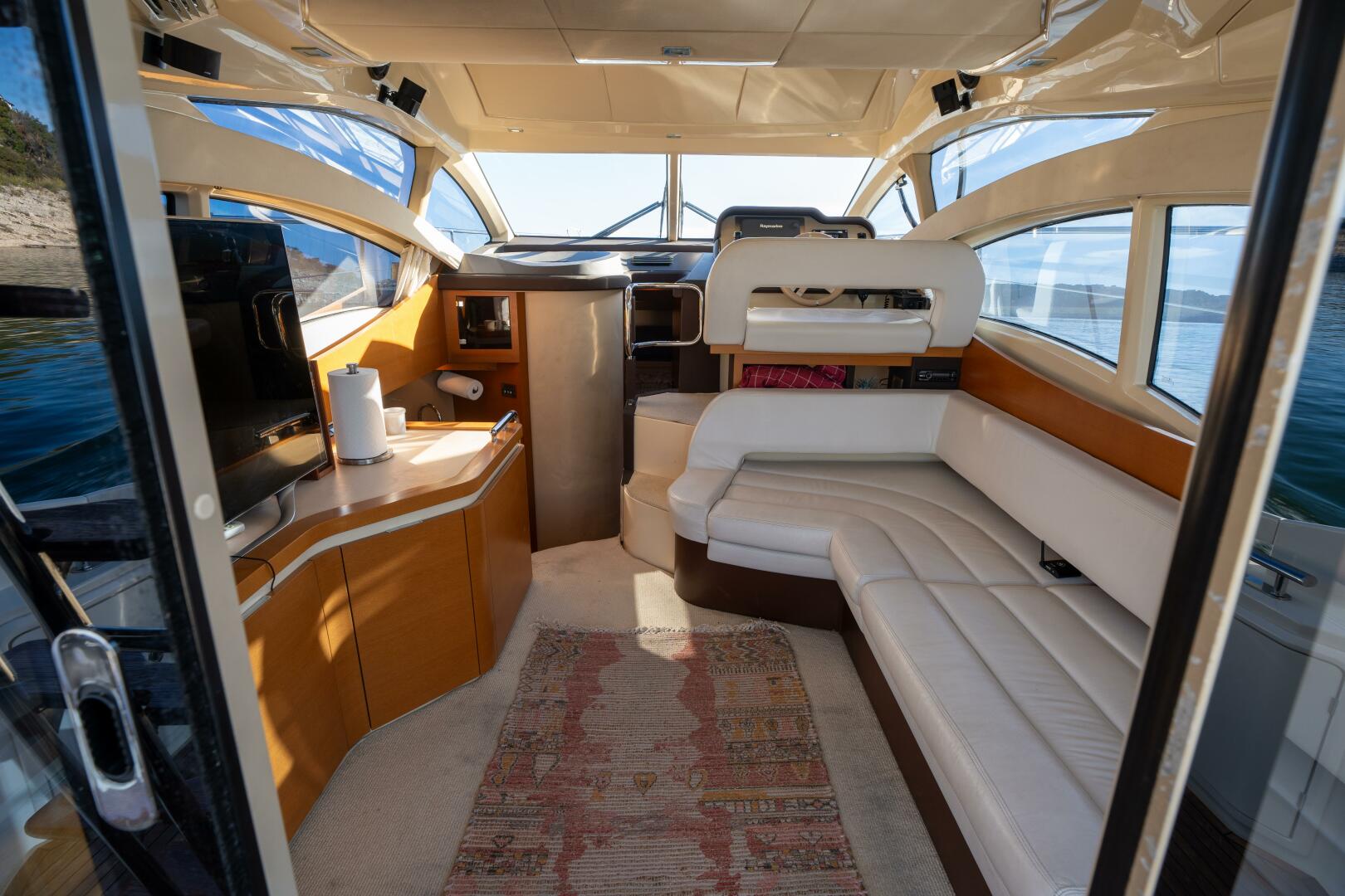 2013 Azimut 40 Flybridge - Image 24