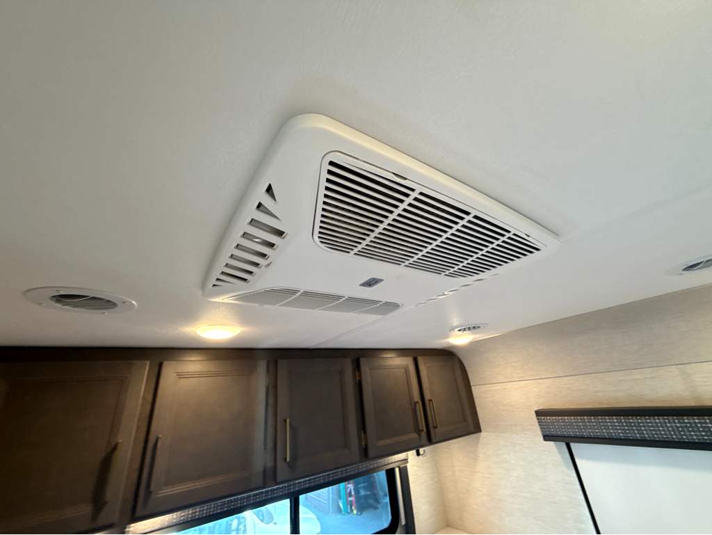 2024 THOR MOTOR COACH CHATEAU 31WV - Image 31